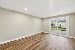 703 N Whitcomb Dr, Palatine, IL 60074 - Photo 5