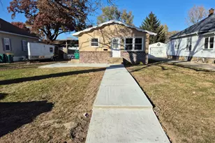 218 W 10th St, Streator, IL 61364 - Photo 1