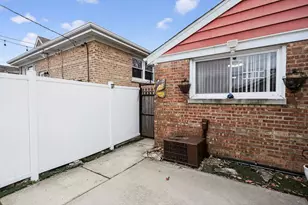 3446 W 74th St, Chicago, IL 60629 - Photo 3