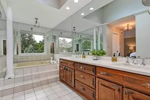 5 Regent Ct, Burr Ridge, IL 60527 - Photo 19