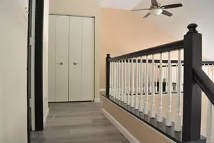 1401 Grayshire Ct, Elgin, IL 60120 - Photo 7