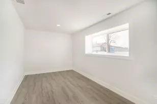 718 E 152nd St, Phoenix, IL 60426 - Photo 17