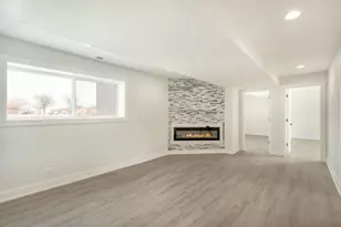 718 E 152nd St, Phoenix, IL 60426 - Photo 13