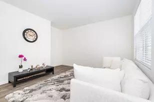 382 Hemlock Ln, Oswego, IL 60543 - Photo 5