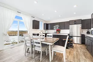 382 Hemlock Ln, Oswego, IL 60543 - Photo 3