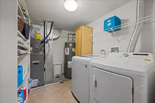 3390 Cameron Dr, Elgin, IL 60124 - Photo 19