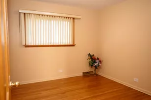 9404 Hamlin Ave, Des Plaines, IL 60016 - Photo 15