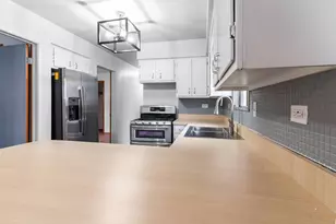 2206 W 81st Pl, Chicago, IL 60620 - Photo 7