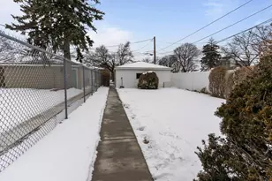 2206 W 81st Pl, Chicago, IL 60620 - Photo 19