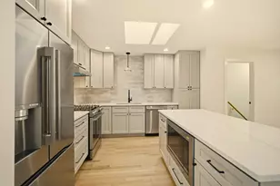 2372 Salceda Dr, Northbrook, IL 60062 - Photo 7