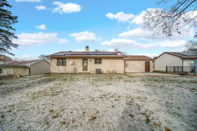 5213 W Greenbrier Drive, McHenry, IL 60050 - Photo 7