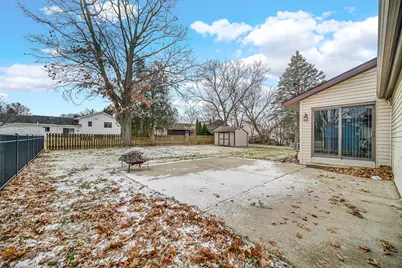 5213 W Greenbrier Drive, McHenry, IL 60050 - Photo 17