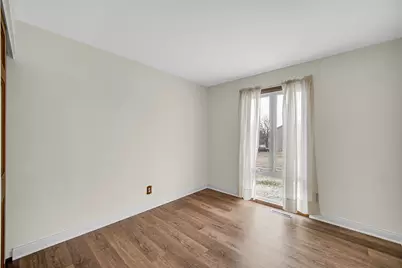 5213 W Greenbrier Drive, McHenry, IL 60050 - Photo 5