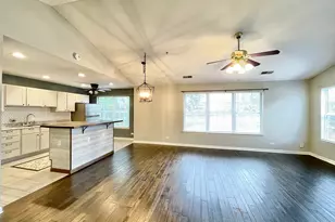 433 Gloria Ln, Oswego, IL 60543 - Photo 3