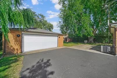 6404 W 85th Place, Burbank, IL 60459 - Photo 3