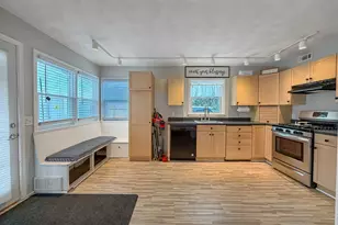 1126 W Stover St, Freeport, IL 61032 - Photo 9