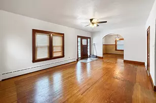 327 W Garfield St, Freeport, IL 61032 - Photo 9