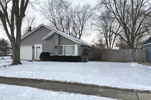 4 Ingleshire Rd, Montgomery, IL 60538 - Photo 1