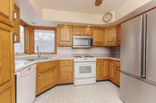 118 Gottlieb Ct, Creve Coeur, IL 61610 - Photo 5