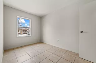 215 Mayfield Dr, Streamwood, IL 60107 - Photo 21