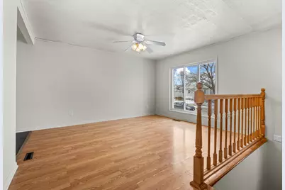 215 Mayfield Drive, Streamwood, IL 60107 - Photo 5