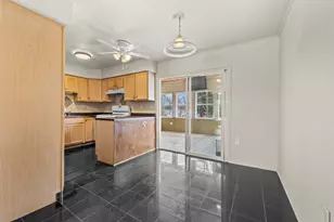 215 Mayfield Dr, Streamwood, IL 60107 - Photo 9