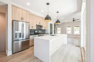 1607 W Waveland Ave, Chicago, IL 60613 - Photo 9