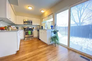 1949 Governors Ln, Hoffman Estates, IL 60169 - Photo 7