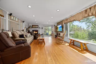 1002 Bruce Dr, Elgin, IL 60120 - Photo 5