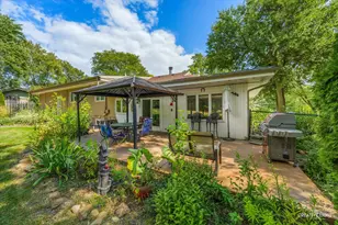 1002 Bruce Dr, Elgin, IL 60120 - Photo 33