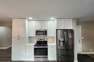 10227 Blazer Ct, Machesney Park, IL 61115 - Photo 7