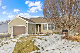 742 Chestnut Ln, Marengo, IL 60152 - Photo 1