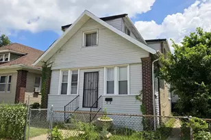 8151 S Bennett Ave, Chicago, IL 60617 - Photo 1