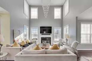 1325 Grantham Dr, Schaumburg, IL 60193 - Photo 9