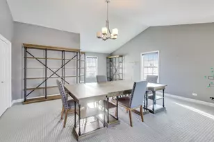 1325 Grantham Dr, Schaumburg, IL 60193 - Photo 13