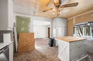 969 Berkley St, Carpentersville, IL 60110 - Photo 9