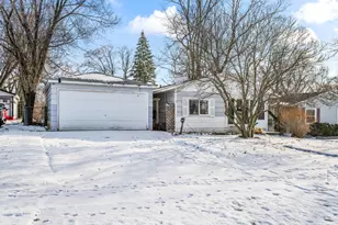 969 Berkley St, Carpentersville, IL 60110 - Photo 3