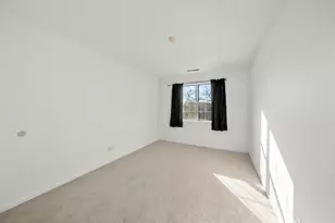 430 Normandie Ln, Round Lake Beach, IL 60073 - Photo 13