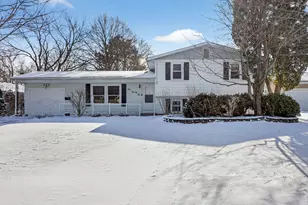 522 Apache Ln, Carol Stream, IL 60188 - Photo 1