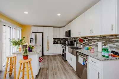 211 W Hanover Place, Mount Prospect, IL 60056 - Photo 3