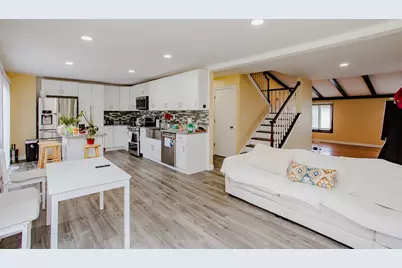 211 W Hanover Place, Mount Prospect, IL 60056 - Photo 5