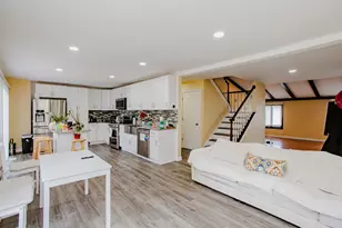 211 W Hanover Pl, Mount Prospect, IL 60056 - Photo 5