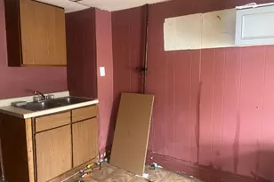 609 W Pleasant St, Freeport, IL 61032 - Photo 13