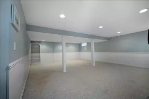 404 Lake Shore Cir, Bloomington, IL 61704 - Photo 11