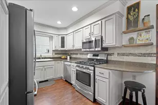 404 Lake Shore Cir, Bloomington, IL 61704 - Photo 5