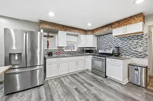 866 Greenbay Ave, Calumet City, IL 60409 - Photo 17