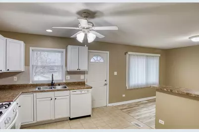 805 Stowell Avenue, Streamwood, IL 60107 - Photo 9