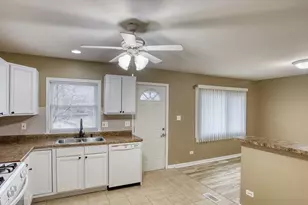 805 Stowell Ave, Streamwood, IL 60107 - Photo 9