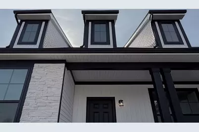 668 E Becker Place, Sycamore, IL 60178 - Photo 3