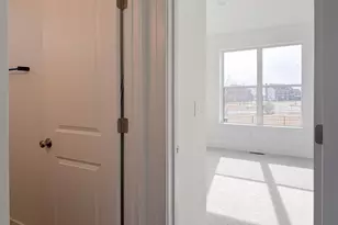 668 E Becker Pl, Sycamore, IL 60178 - Photo 7